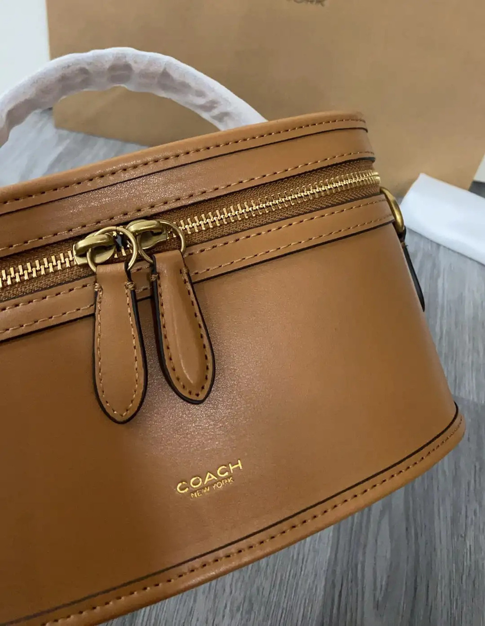 Coach Box Bag - Picture 6 of 8
